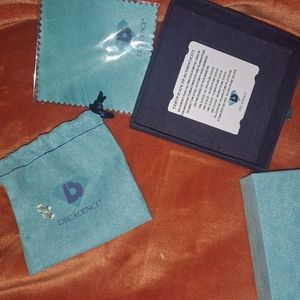 14k white gold & Opal stud earrings!!